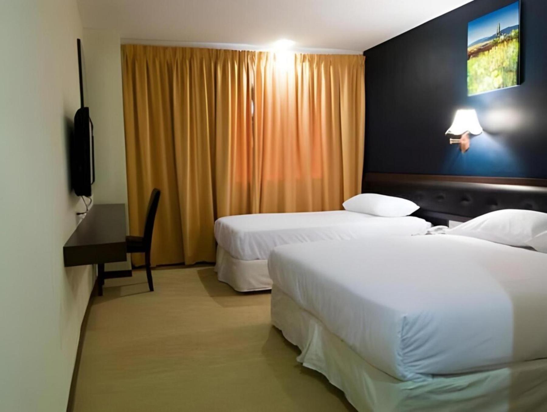 Syaz Meridien Hotel Malacca Екстер'єр фото