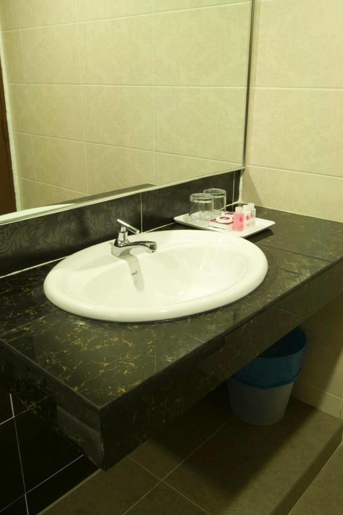 Syaz Meridien Hotel Malacca Екстер'єр фото